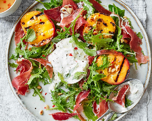 Grilled peaches with burrata